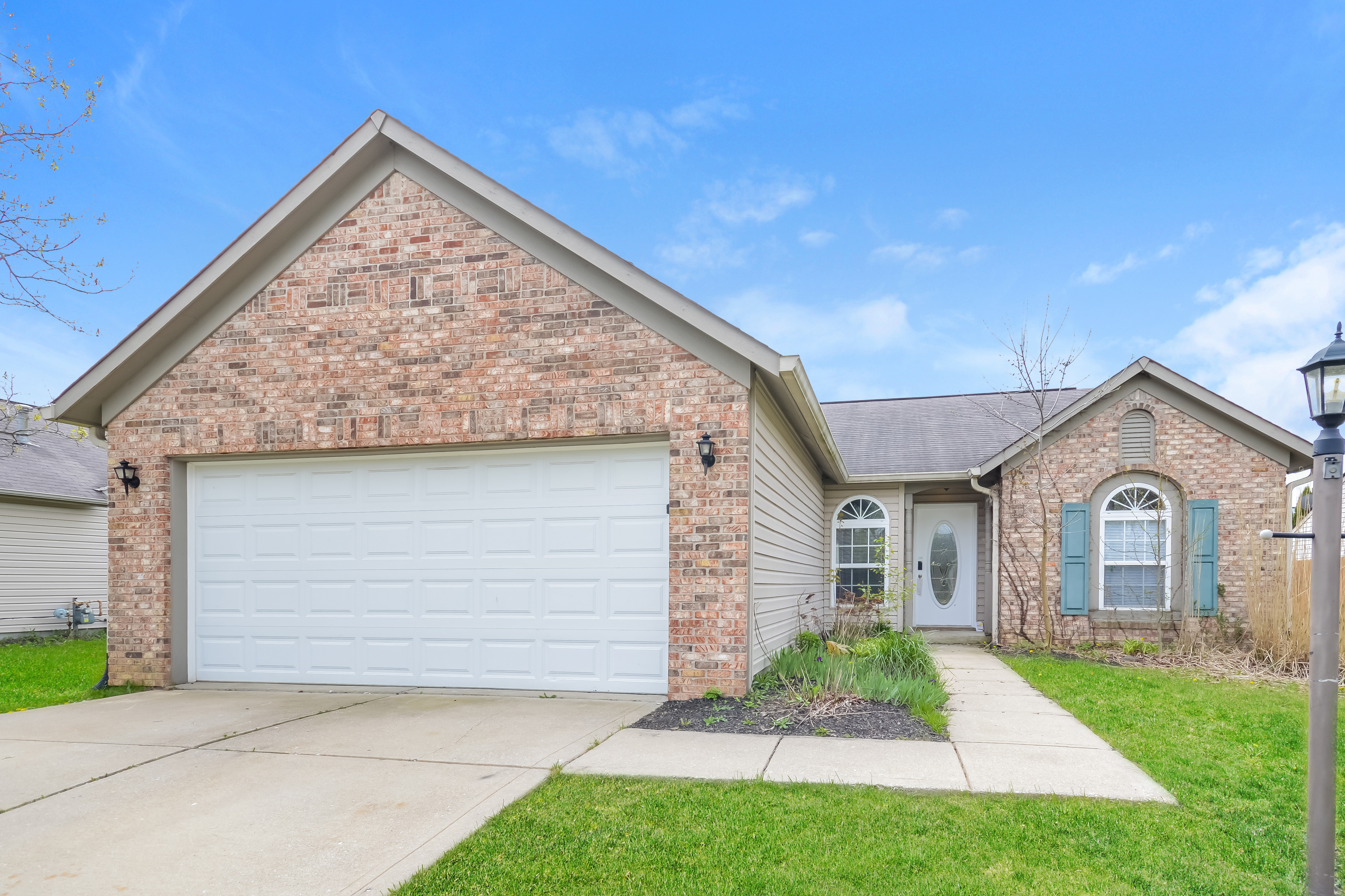 137 MEADOW GLEN DR AVON, IN 46123